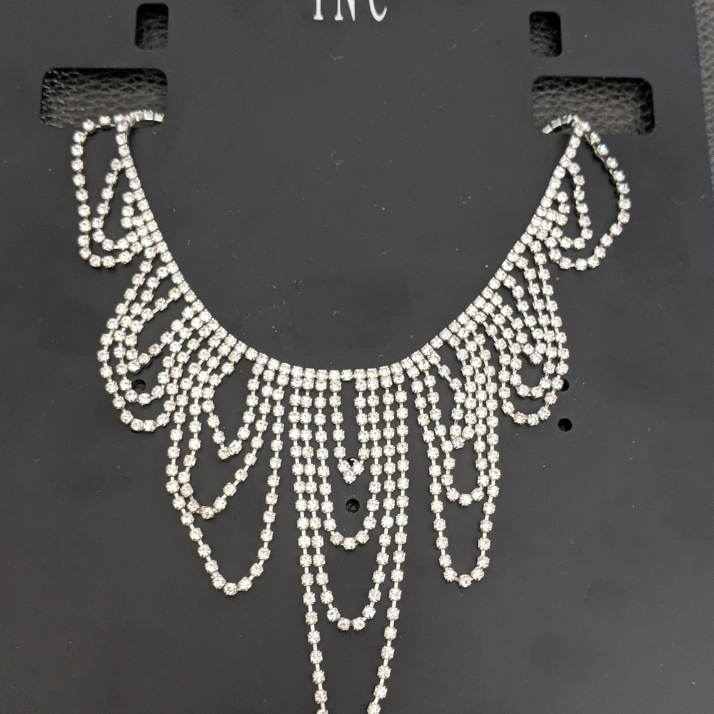 NEW INC Necklace (1) & Bobby Pins (4)